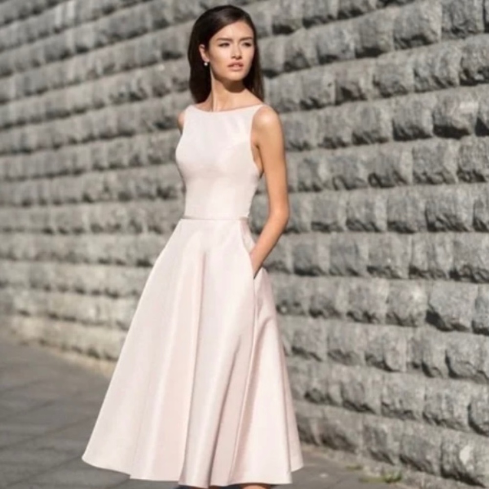 Elegant Sleeveless Midi Wedding Dress in Pale Blush